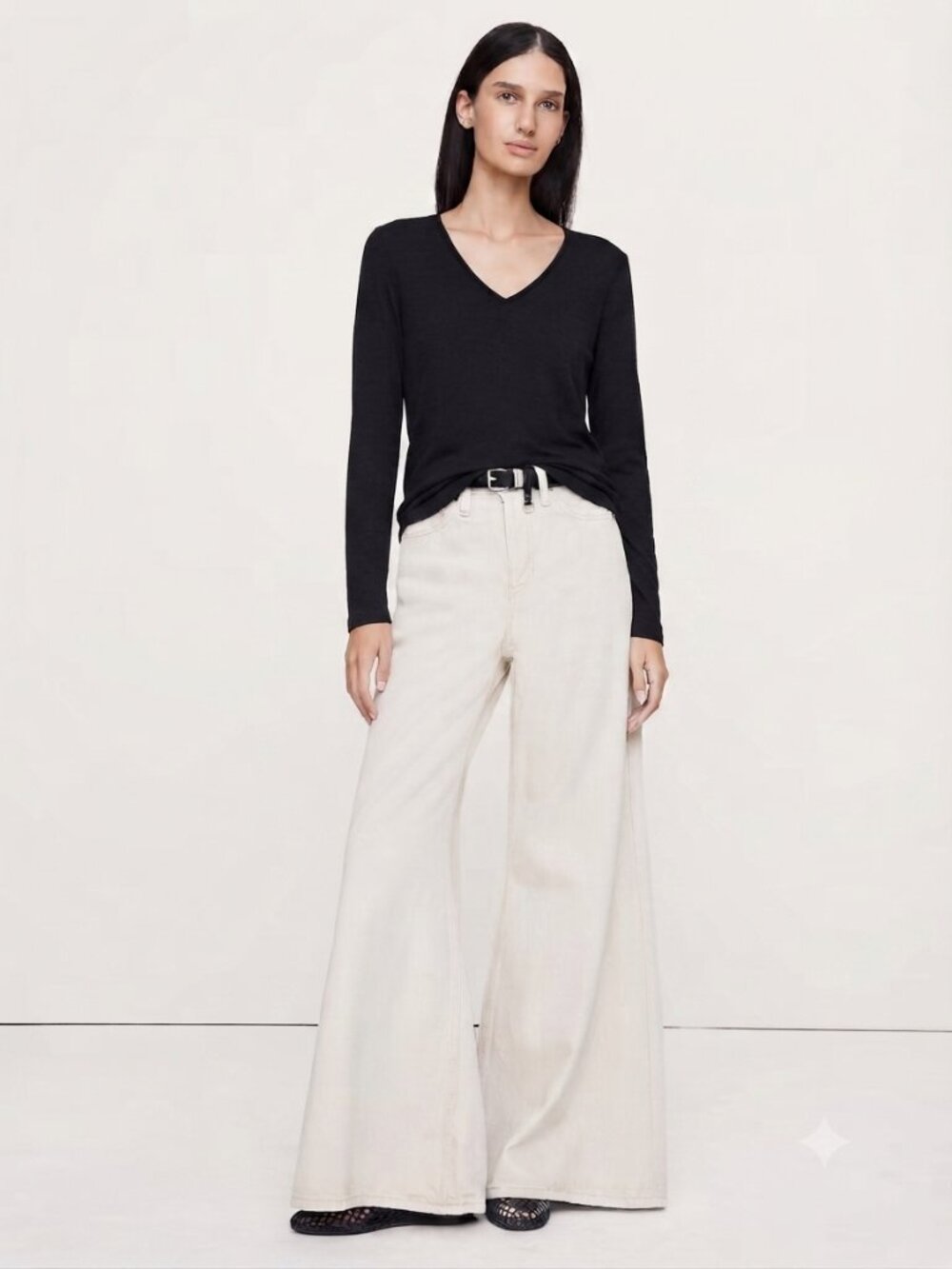 Banana Republic Luxespun Long Sleeve V-neck Large